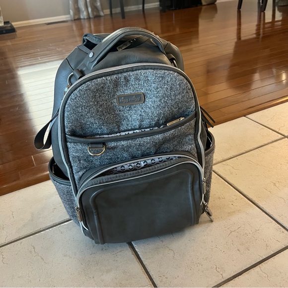 Classic Itzy Ritzy Leather Diaper Bag Boss Plus Large - Picture 1 of 3